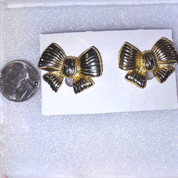 Gold Bows Clip-on Earrings - Picture 6 of 7
